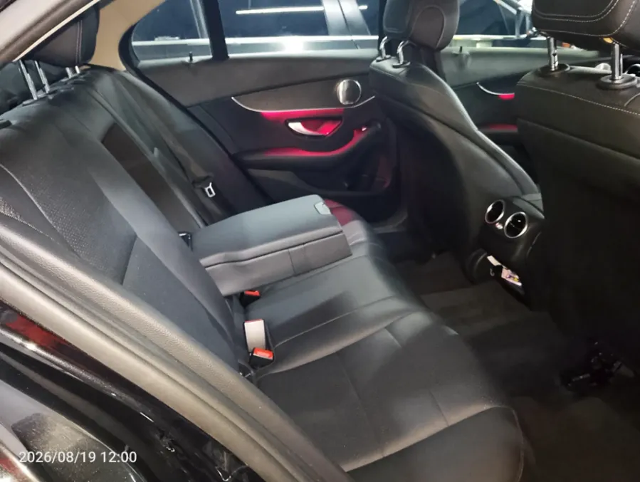 Foto Mobil Bekas Kabin Belakang Mercedes-Benz C180 1.5 tahun 2019