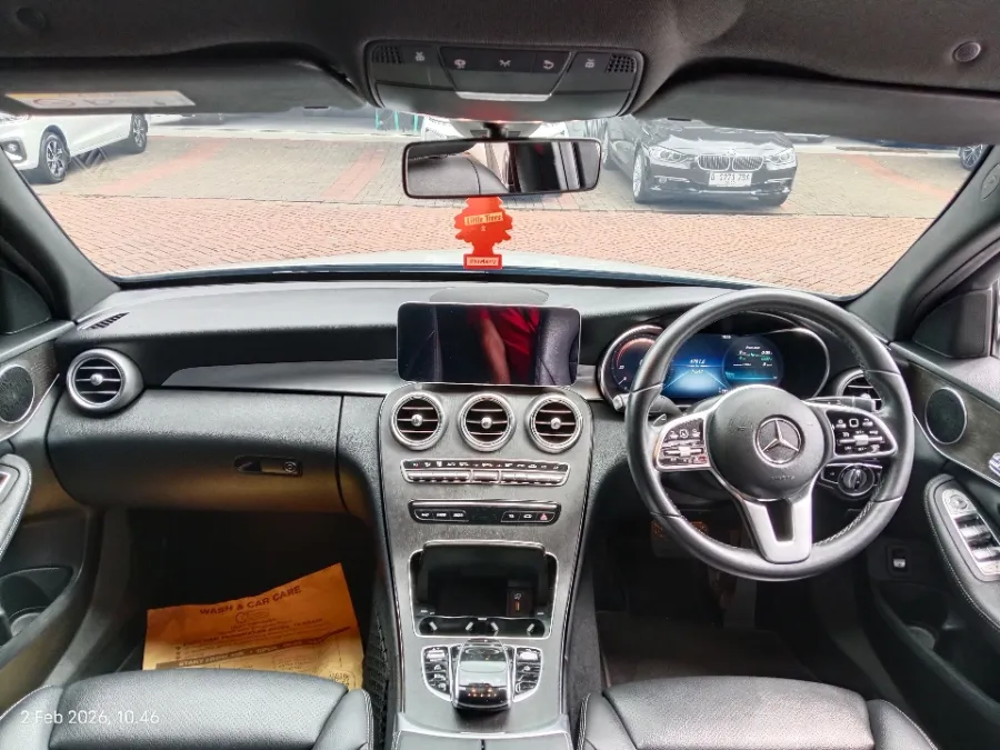 Foto Mobil Bekas Dashboard Mercedes-Benz C200 1.5 tahun 2019