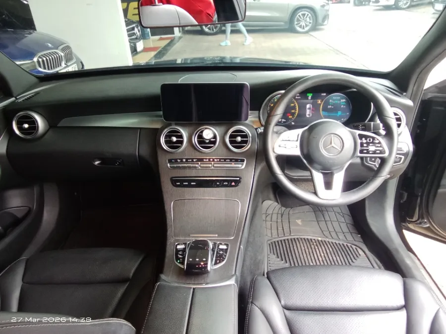 Foto Mobil Bekas Dashboard Mercedes-Benz C200 1.5 tahun 2019