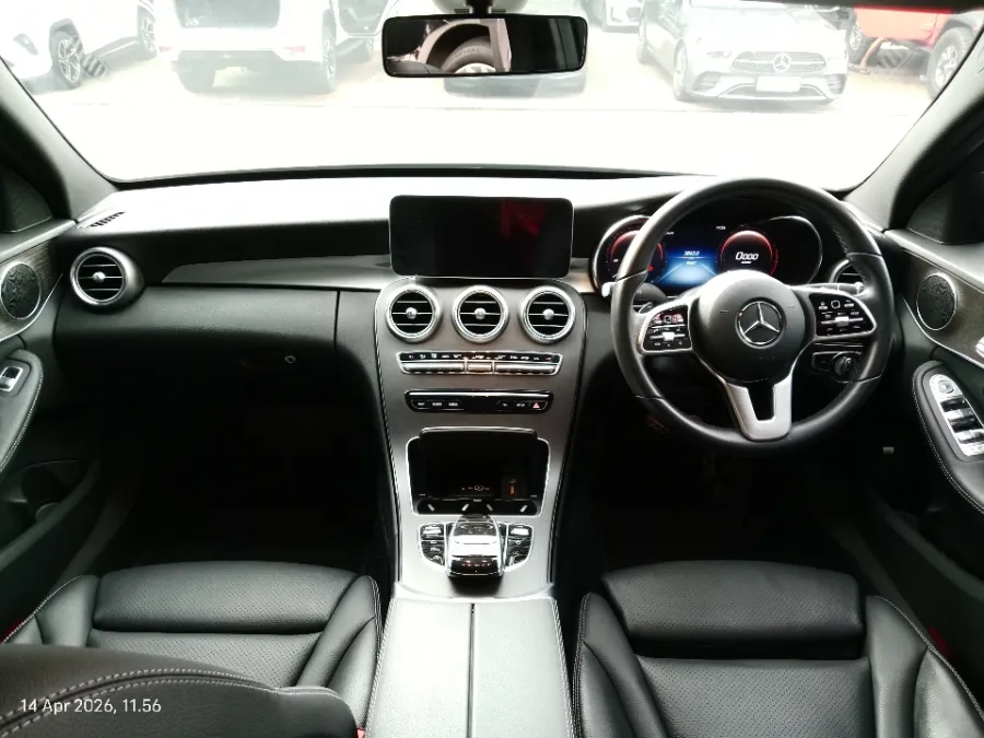 Foto Mobil Bekas Dashboard Mercedes-Benz C200 1.5 tahun 2019
