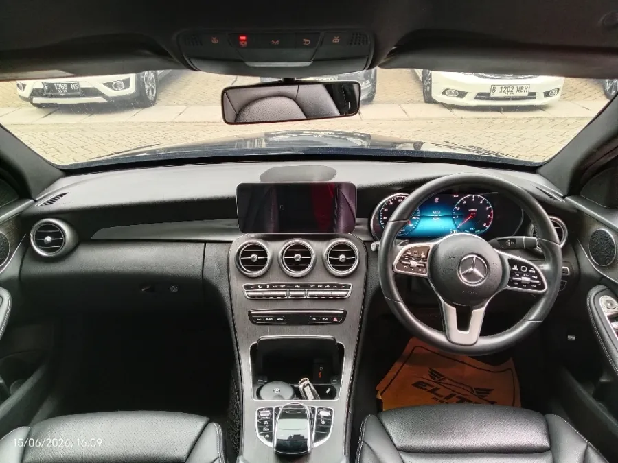 Foto Mobil Bekas Dashboard Mercedes-Benz C200 1.5 tahun 2019