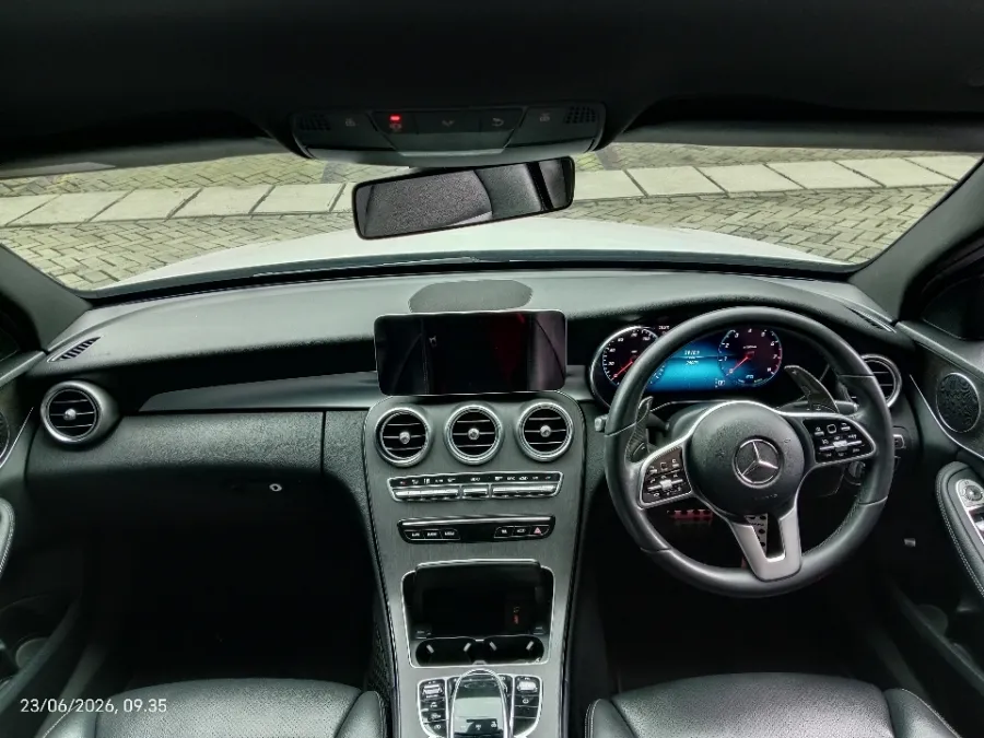 Foto Mobil Bekas Dashboard Mercedes-Benz C200 1.5 tahun 2019