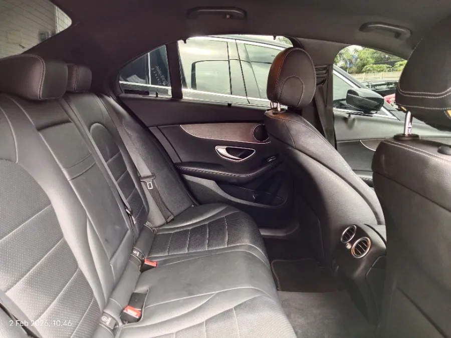 Foto Mobil Bekas Kabin Belakang Mercedes-Benz C200 1.5 tahun 2019