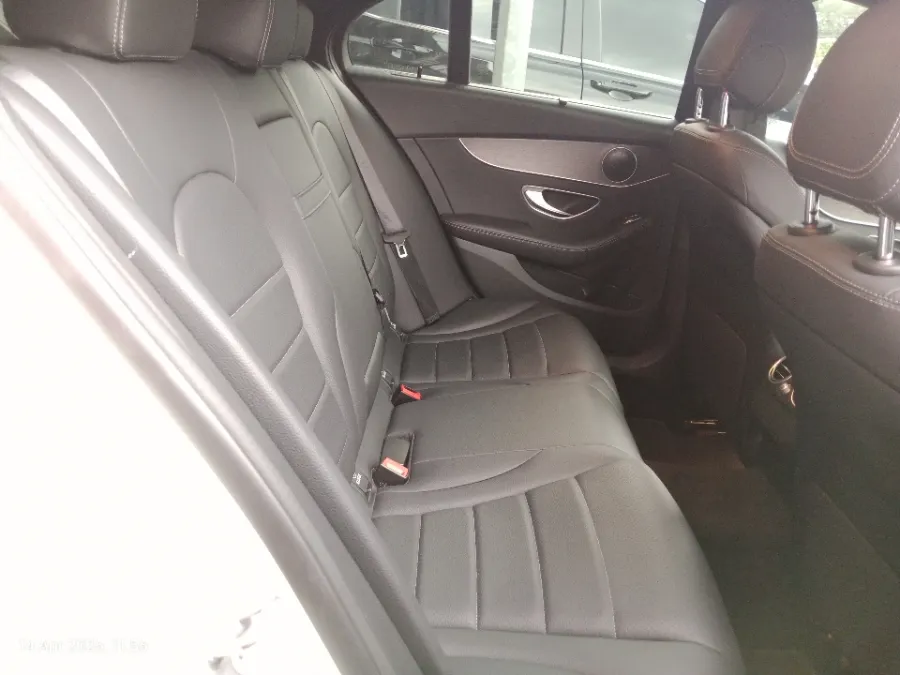 Foto Mobil Bekas Kabin Belakang Mercedes-Benz C200 1.5 tahun 2019