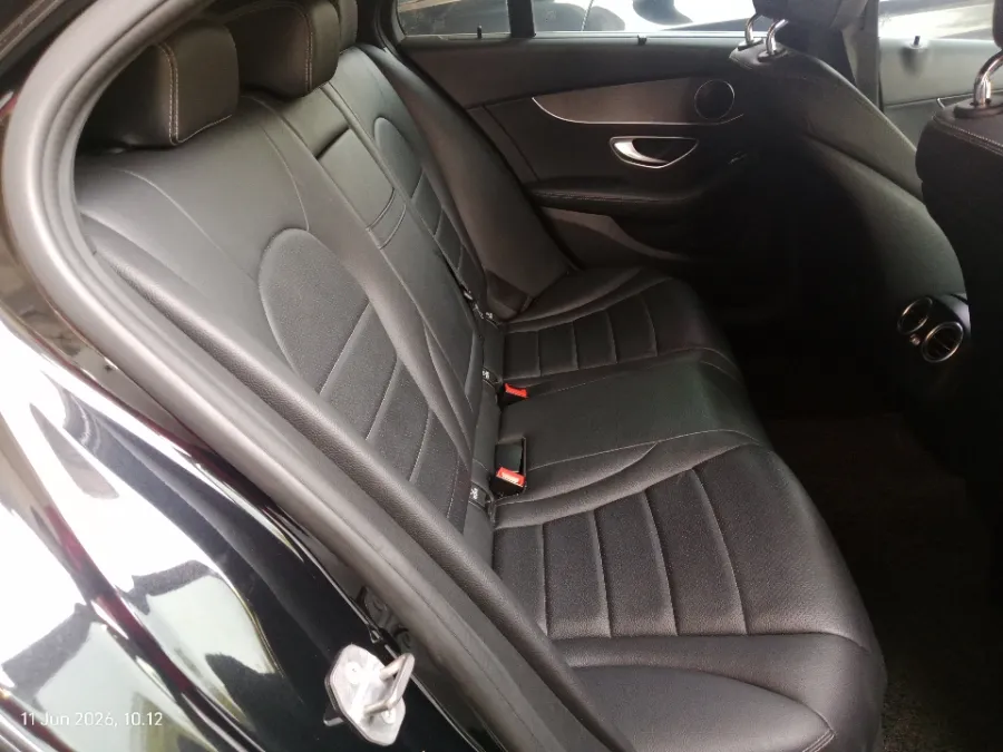 Foto Mobil Bekas Kabin Belakang Mercedes-Benz C200 1.5 tahun 2019