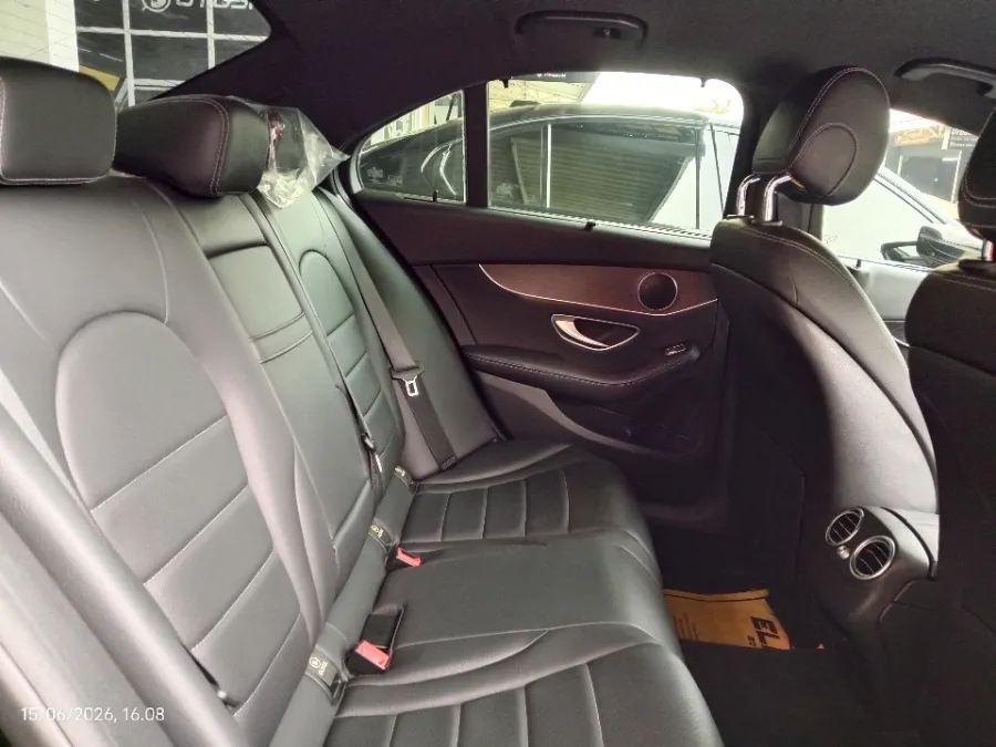 Foto Mobil Bekas Kabin Belakang Mercedes-Benz C200 1.5 tahun 2019