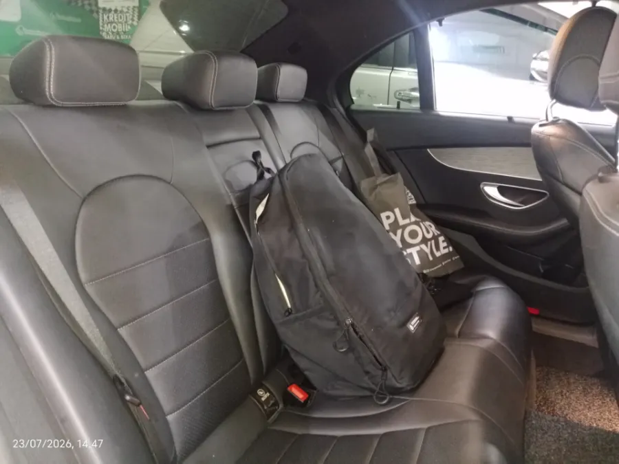 Foto Mobil Bekas Kabin Belakang Mercedes-Benz C200 1.5 tahun 2019