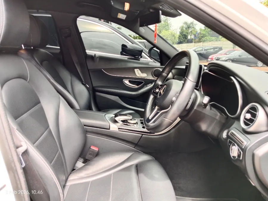 Foto Mobil Bekas Kabin Depan Mercedes-Benz C200 1.5 tahun 2019