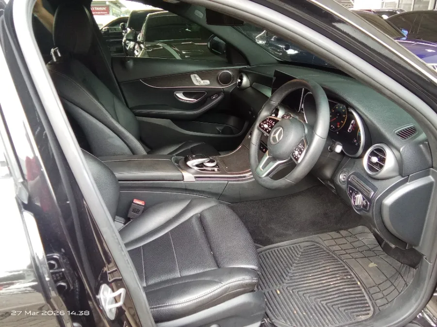 Foto Mobil Bekas Kabin Depan Mercedes-Benz C200 1.5 tahun 2019