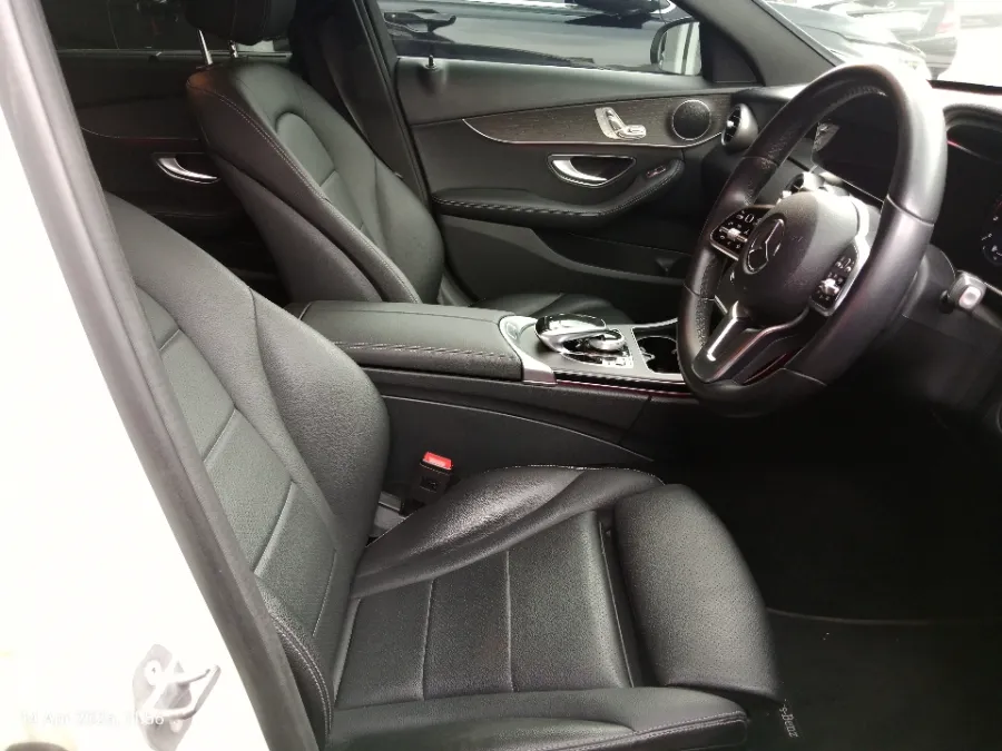 Foto Mobil Bekas Kabin Depan Mercedes-Benz C200 1.5 tahun 2019