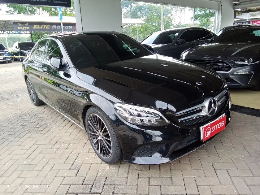 Foto Mobil Bekas Kanan Depan Mercedes-Benz C200 1.5 tahun 2019