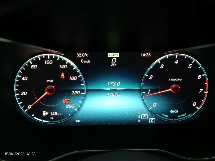 Foto Mobil Bekas Odometer Mercedes-Benz C200 1.5 tahun 2019