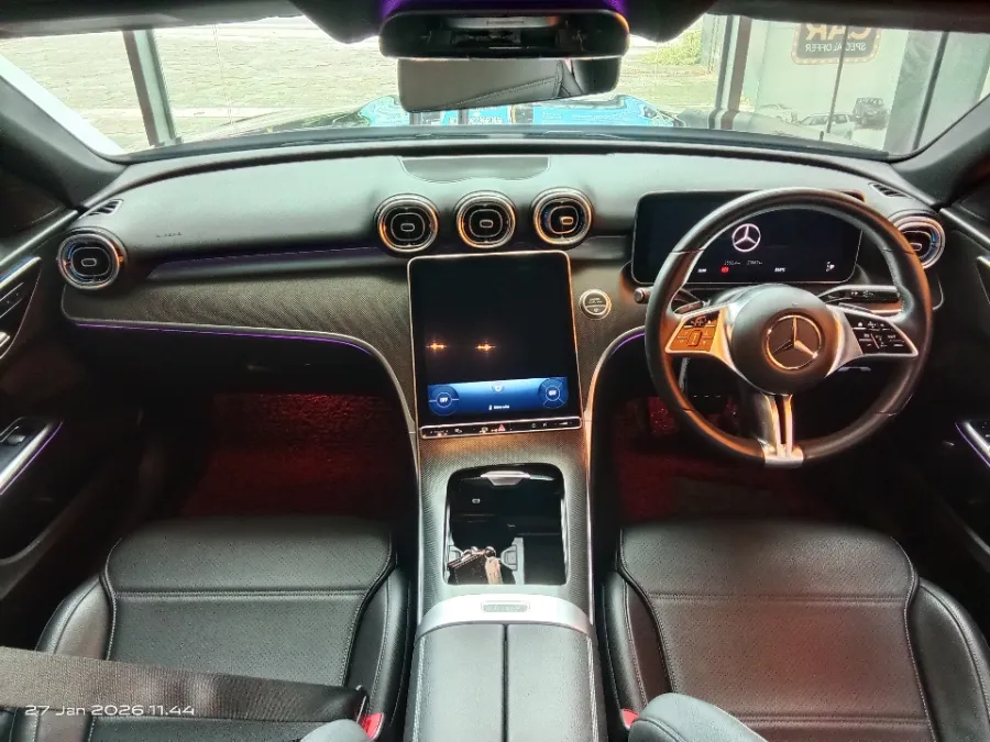 Foto Mobil Bekas Dashboard Mercedes-Benz C200 1.5 tahun 2022