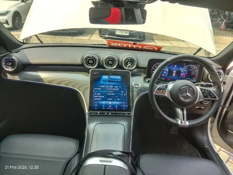Foto Mobil Bekas Dashboard Mercedes-Benz C200 1.5 tahun 2022