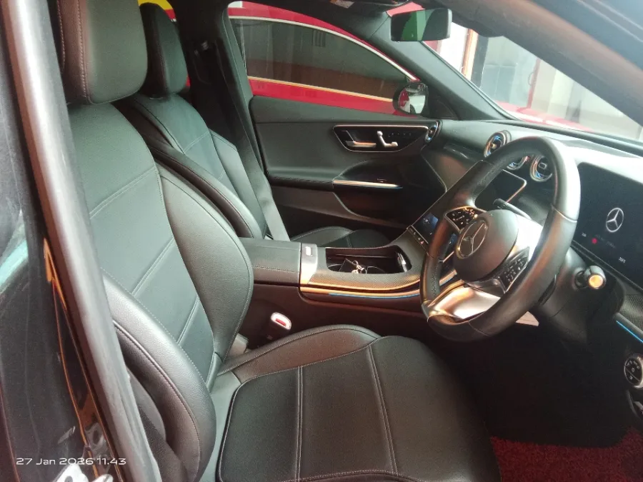 Foto Mobil Bekas Kabin Depan Mercedes-Benz C200 1.5 tahun 2022