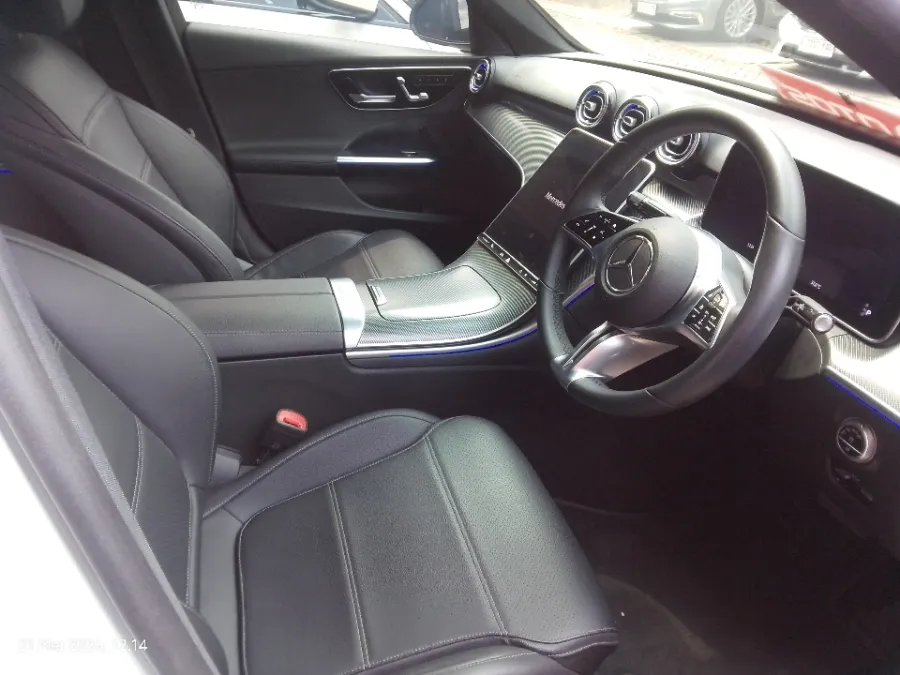 Foto Mobil Bekas Kabin Depan Mercedes-Benz C200 1.5 tahun 2022