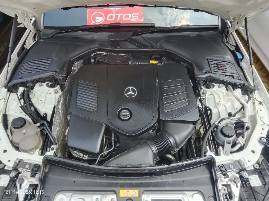 Foto Mobil Bekas Mesin Mercedes-Benz C200 1.5 tahun 2022