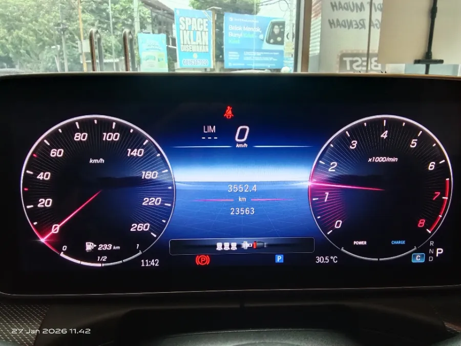 Foto Mobil Bekas Odometer Mercedes-Benz C200 1.5 tahun 2022