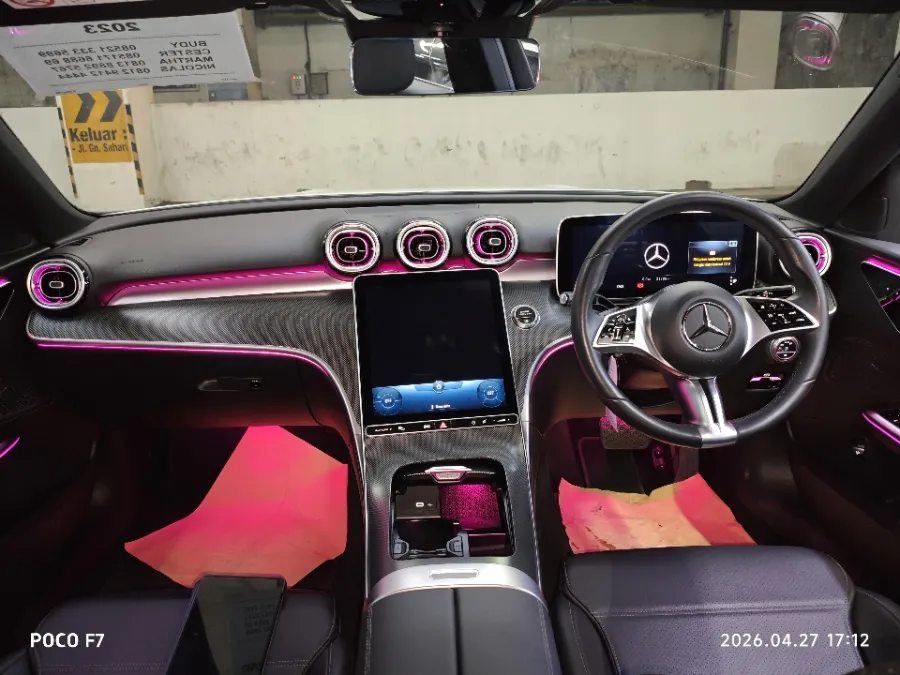 Foto Mobil Bekas Dashboard Mercedes-Benz C200 1.5 tahun 2023
