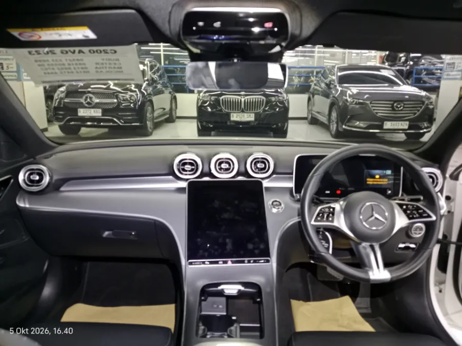 Foto Mobil Bekas Dashboard Mercedes-Benz C200 1.5 tahun 2023
