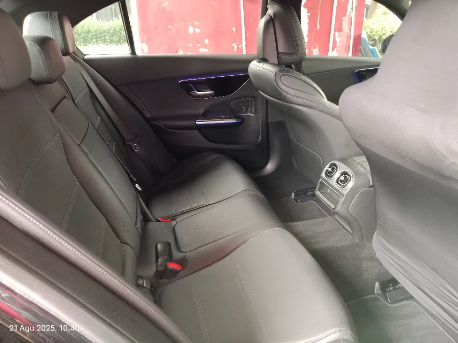 Foto Mobil Bekas Kabin Belakang Mercedes-Benz C200 1.5 tahun 2023