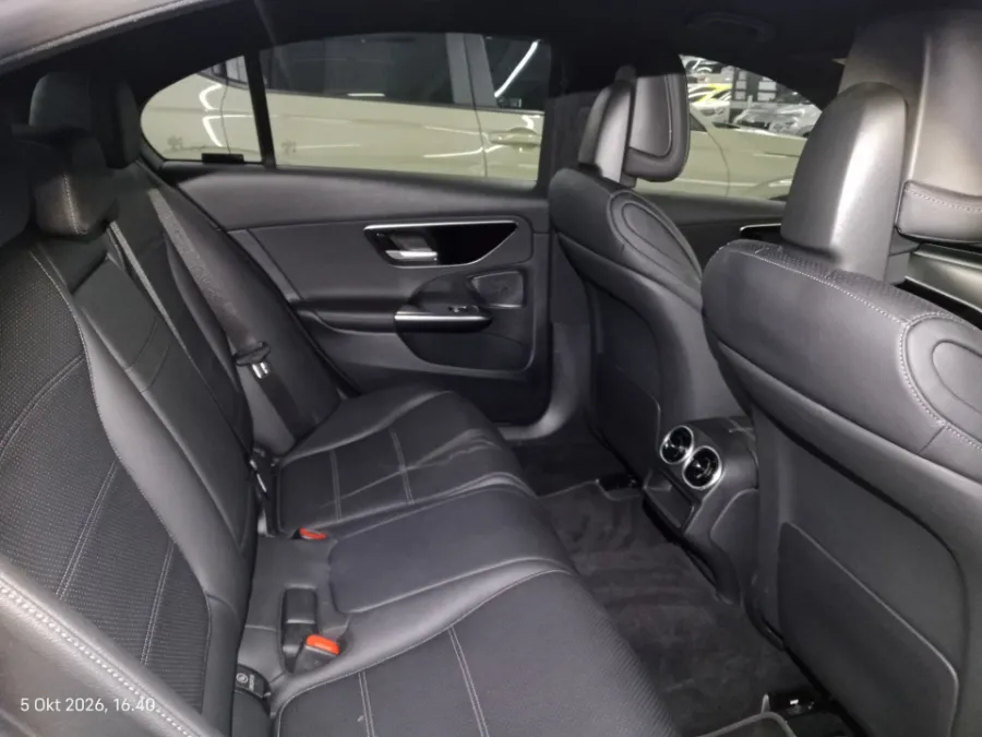 Foto Mobil Bekas Kabin Belakang Mercedes-Benz C200 1.5 tahun 2023