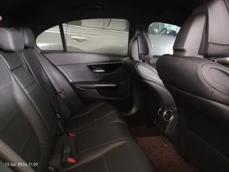 Foto Mobil Bekas Kabin Belakang Mercedes-Benz C200 1.5 tahun 2023