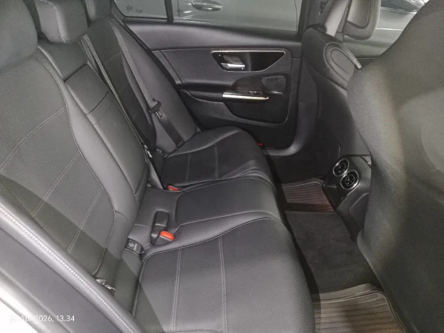 Foto Mobil Bekas Kabin Belakang Mercedes-Benz C200 1.5 tahun 2023