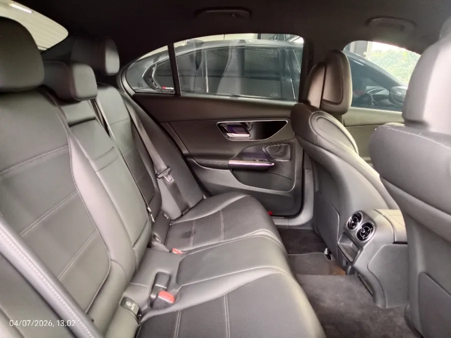 Foto Mobil Bekas Kabin Belakang Mercedes-Benz C200 1.5 tahun 2023