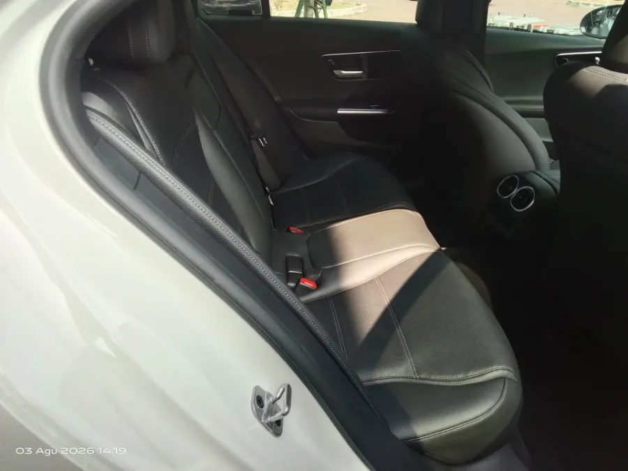 Foto Mobil Bekas Kabin Belakang Mercedes-Benz C200 1.5 tahun 2023