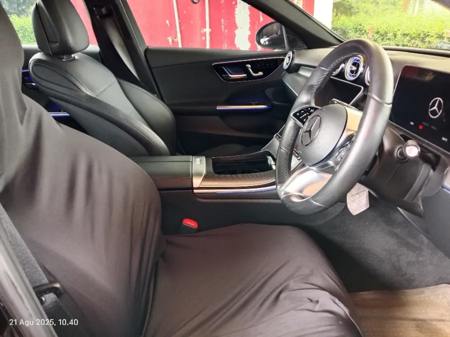 Foto Mobil Bekas Kabin Depan Mercedes-Benz C200 1.5 tahun 2023