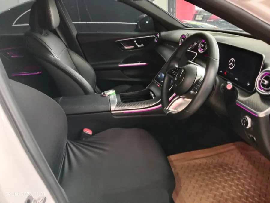 Foto Mobil Bekas Kabin Depan Mercedes-Benz C200 1.5 tahun 2023