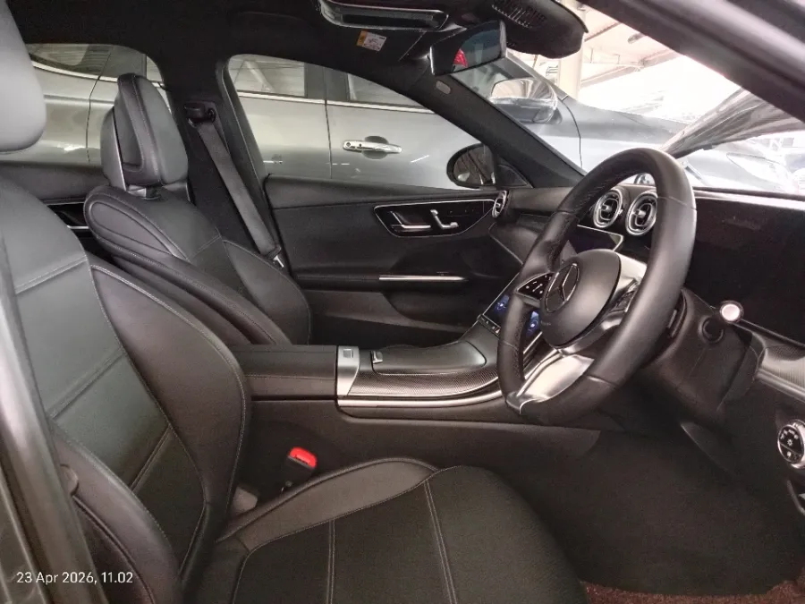 Foto Mobil Bekas Kabin Depan Mercedes-Benz C200 1.5 tahun 2023