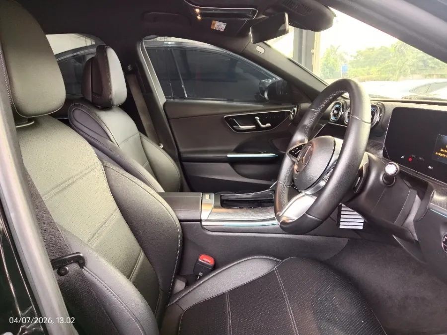 Foto Mobil Bekas Kabin Depan Mercedes-Benz C200 1.5 tahun 2023