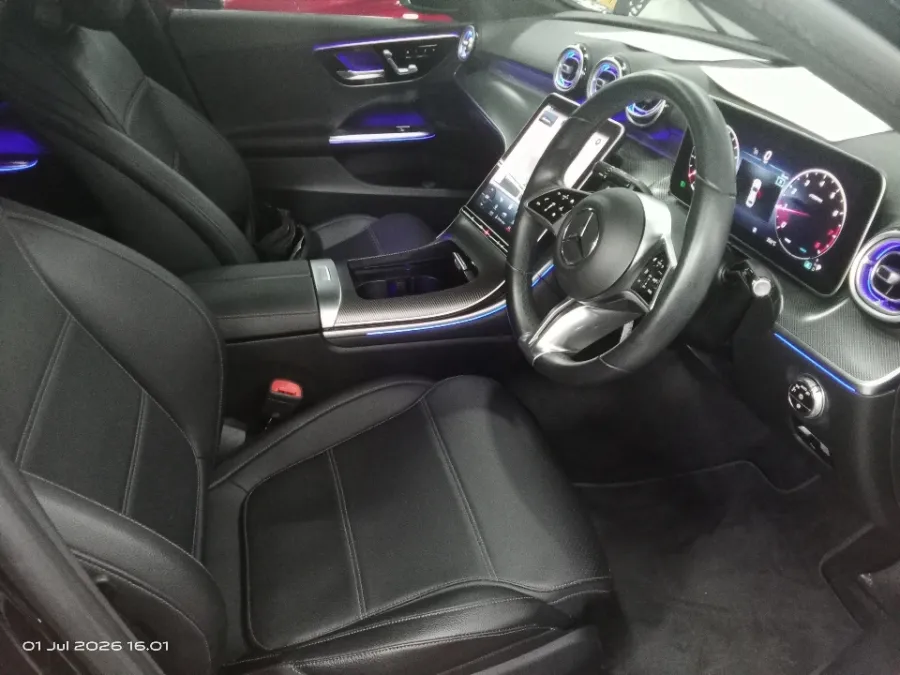 Foto Mobil Bekas Kabin Depan Mercedes-Benz C200 1.5 tahun 2023