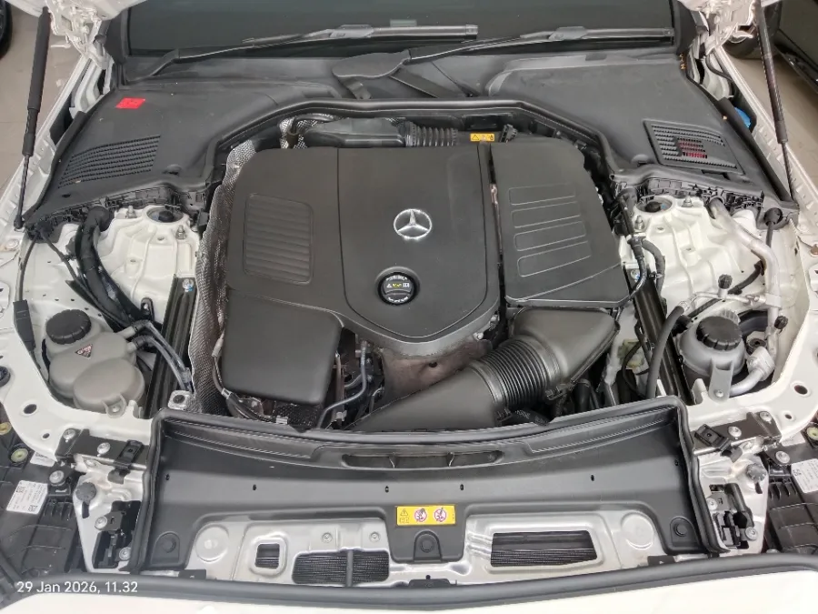 Foto Mobil Bekas Mesin Mercedes-Benz C200 1.5 tahun 2023
