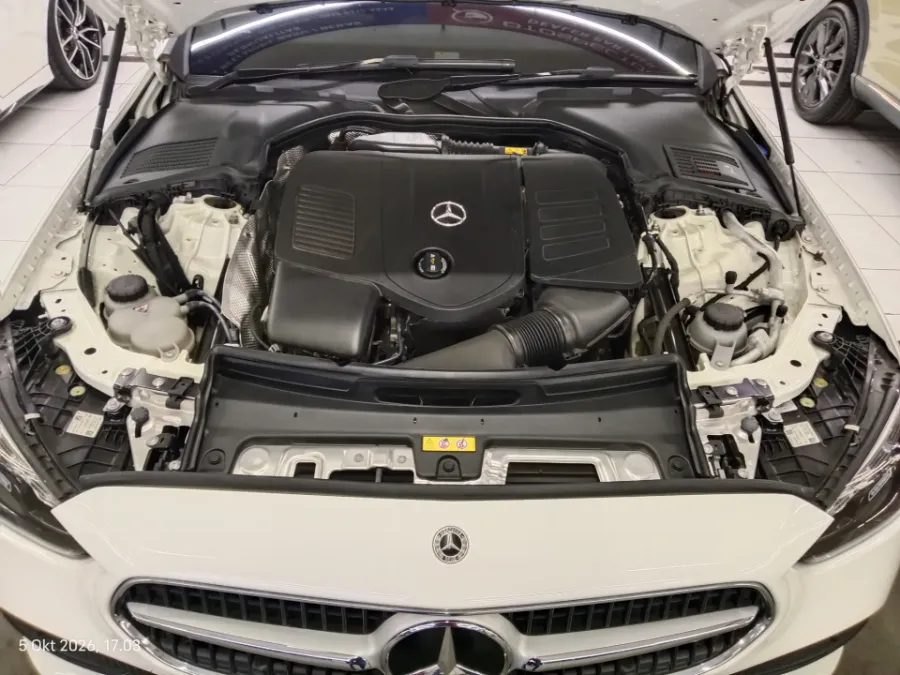 Foto Mobil Bekas Mesin Mercedes-Benz C200 1.5 tahun 2023