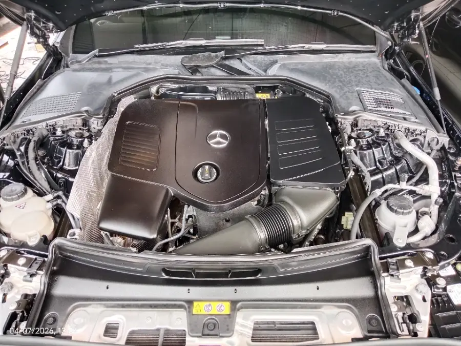 Foto Mobil Bekas Mesin Mercedes-Benz C200 1.5 tahun 2023