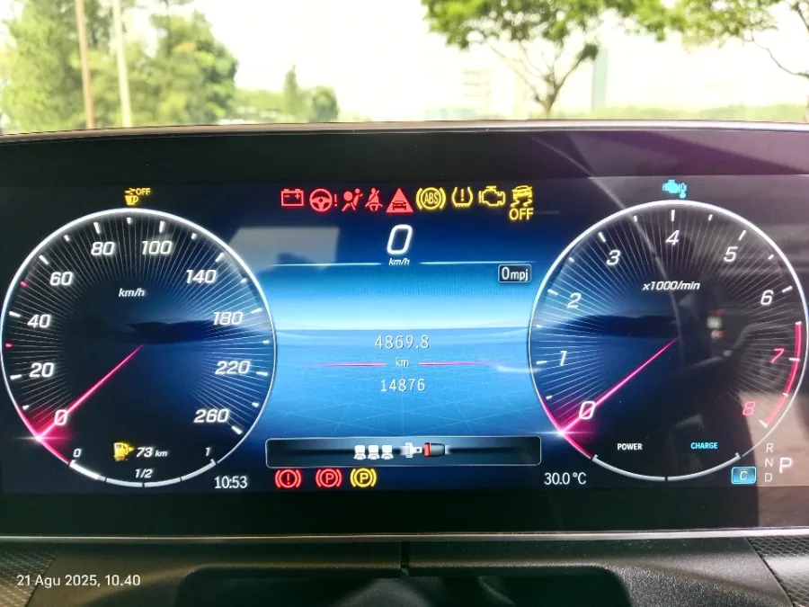 Foto Mobil Bekas Odometer Mercedes-Benz C200 1.5 tahun 2023