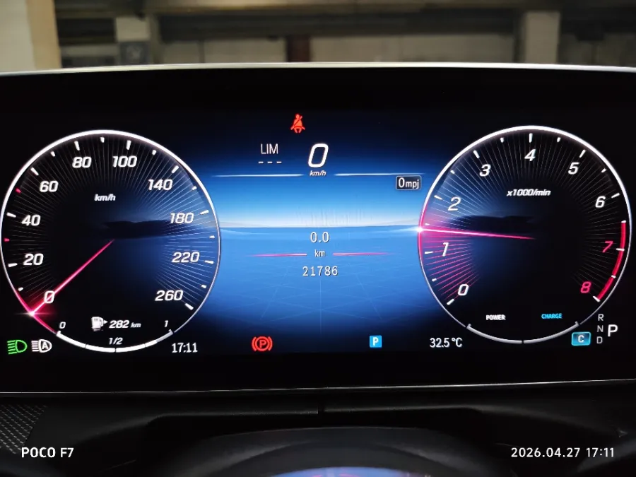Foto Mobil Bekas Odometer Mercedes-Benz C200 1.5 tahun 2023