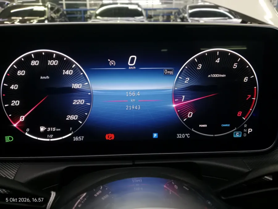 Foto Mobil Bekas Odometer Mercedes-Benz C200 1.5 tahun 2023