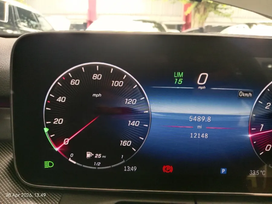 Foto Mobil Bekas Odometer Mercedes-Benz C200 1.5 tahun 2023
