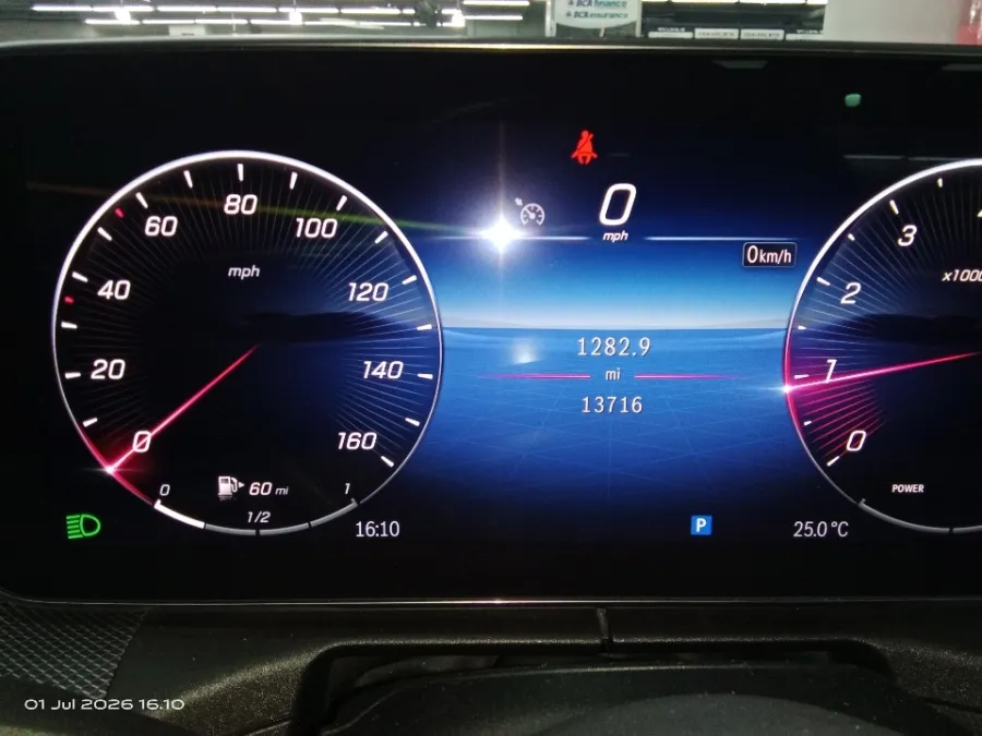 Foto Mobil Bekas Odometer Mercedes-Benz C200 1.5 tahun 2023