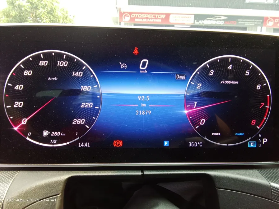 Foto Mobil Bekas Odometer Mercedes-Benz C200 1.5 tahun 2023