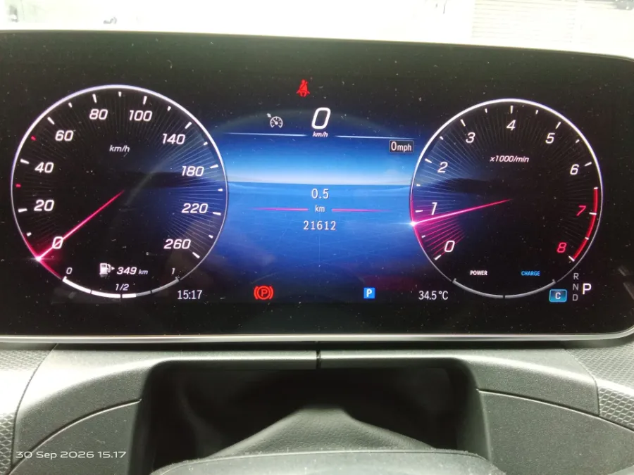 Foto Mobil Bekas Odometer Mercedes-Benz C200 1.5 tahun 2023