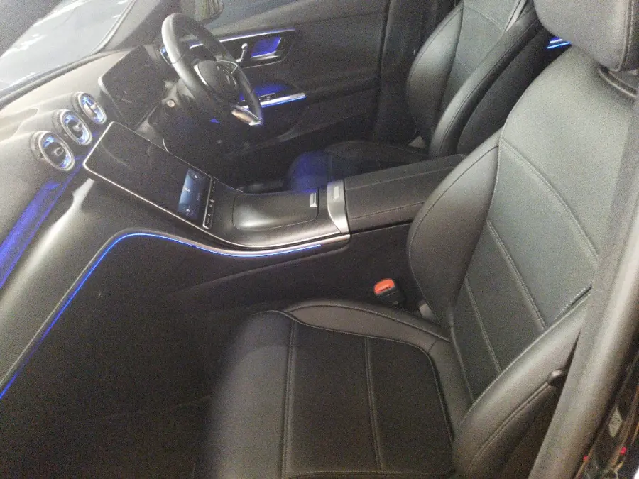 Foto Mobil Bekas Kabin Depan Mercedes-Benz C200 1.5 tahun 2024