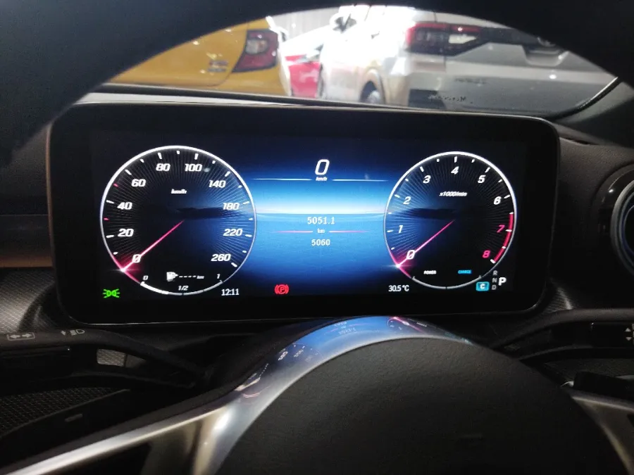 Foto Mobil Bekas Odometer Mercedes-Benz C200 1.5 tahun 2024