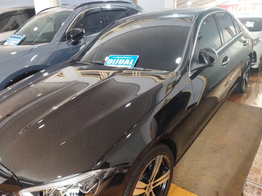 Foto Mobil Bekas Tampak Samping Mercedes-Benz C200 1.5 tahun 2024