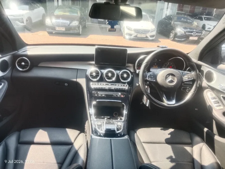 Foto Mobil Bekas Dashboard Mercedes-Benz C200 2.0 tahun 2017