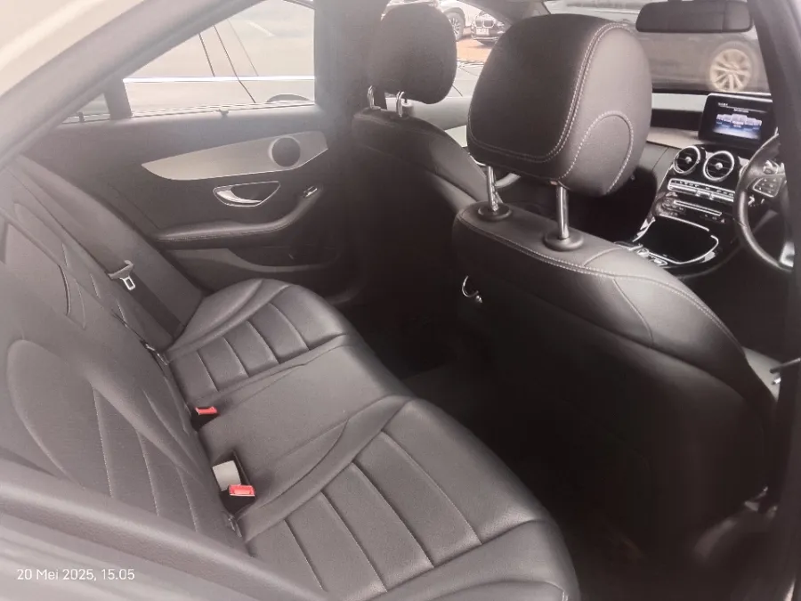 Foto Mobil Bekas Kabin Belakang Mercedes-Benz C200 2.0 tahun 2017